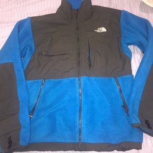 The north face young boy fleece sweater size small